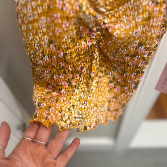 Rouched floral tank top size medium! 💛 - Picture 3 of 5